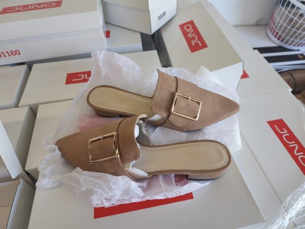 Pallet of women's shoes